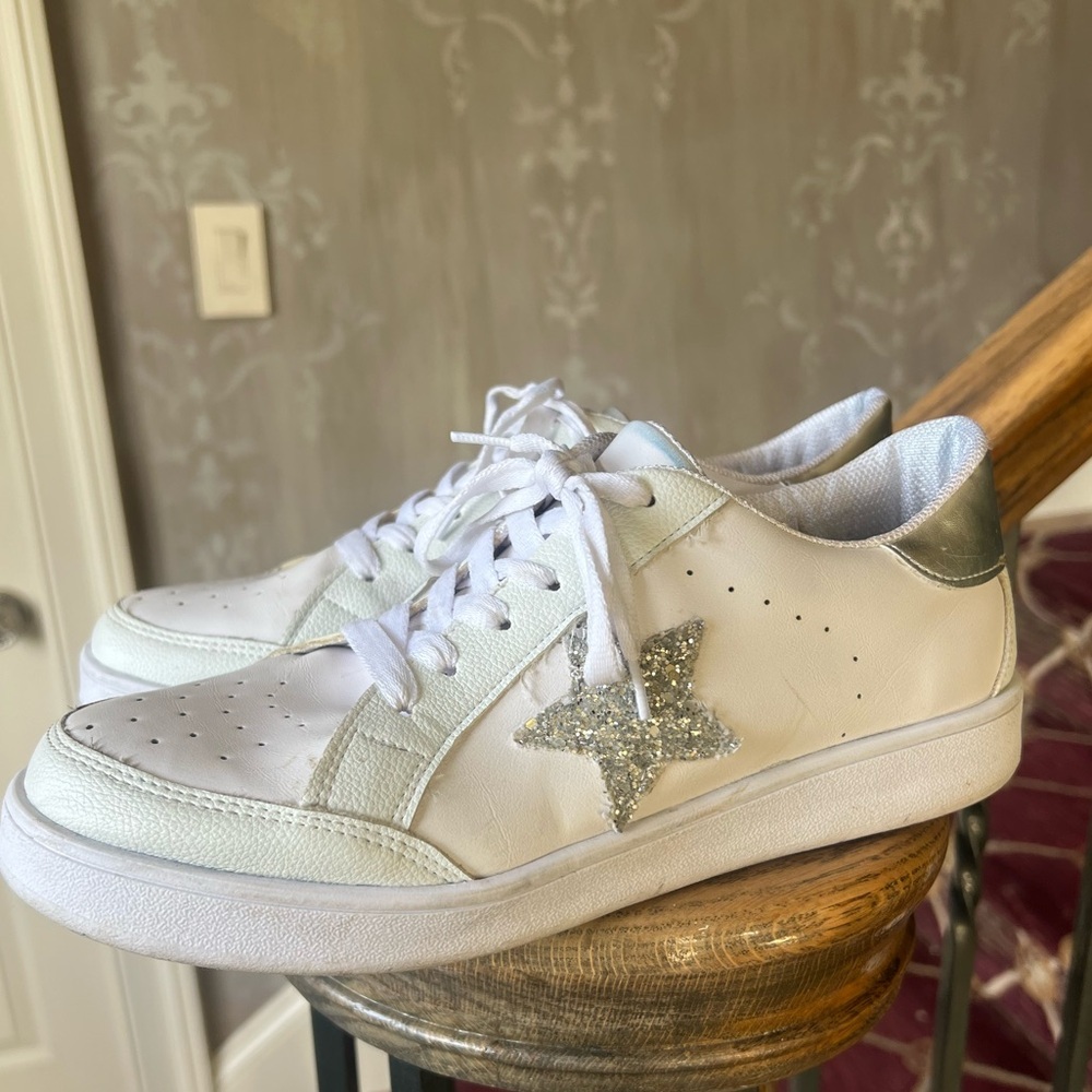 Michael Kors, ladies white and silver sneaker excellent condition size 10 - Picture 8 of 13